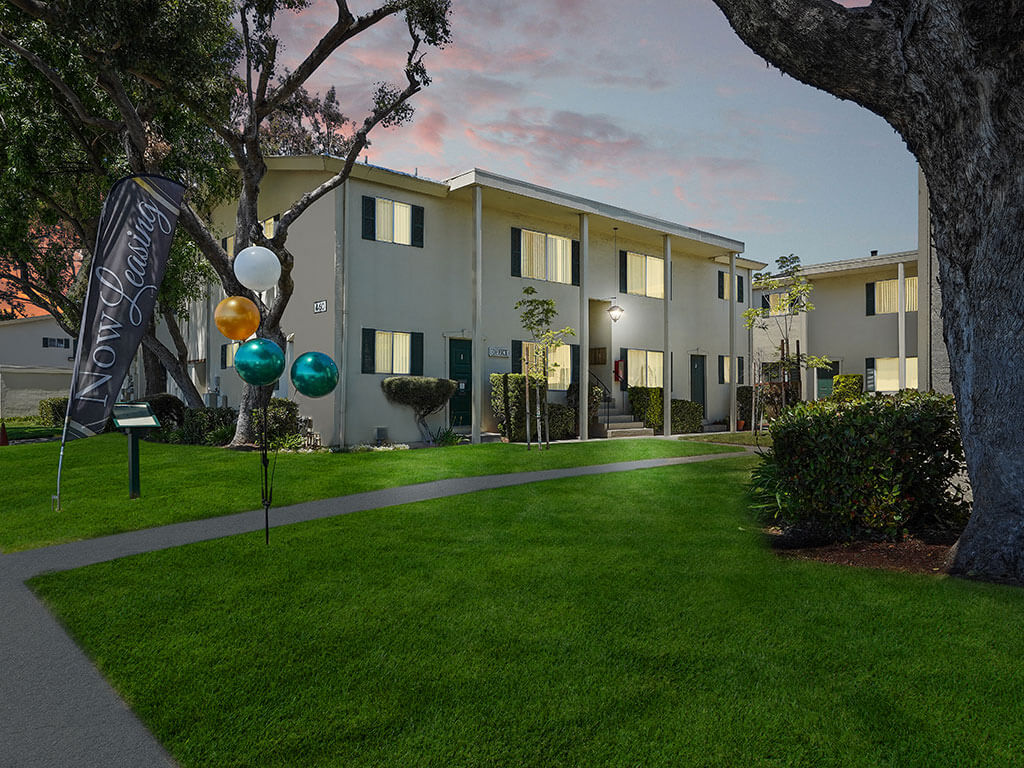 Colonial Garden Apartments photo 2